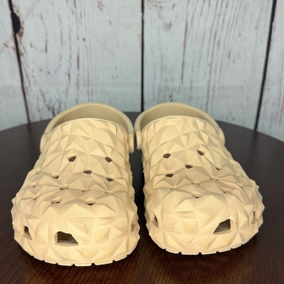 CROCS GEOMETRIC CLOG SHIITAKE nude/flesh color unisex style women’s size 7 GUC - Picture 16 of 16